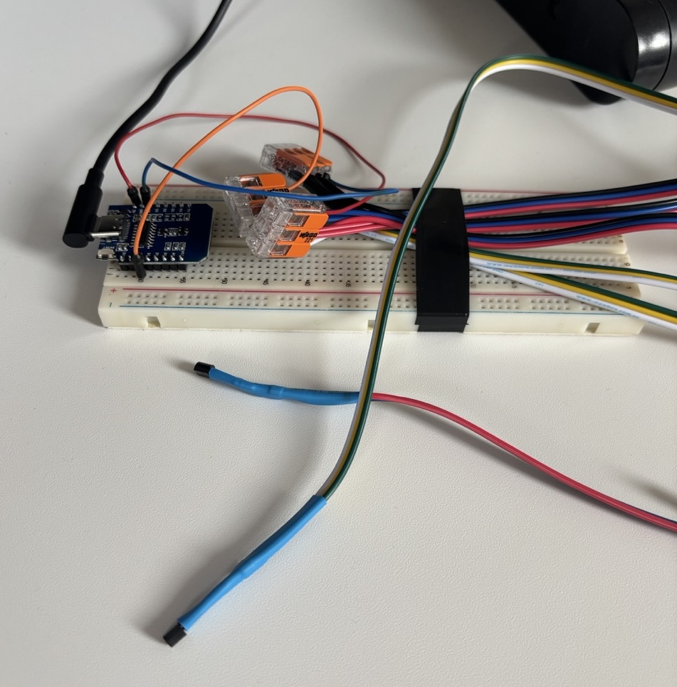ESP8266 Wemos D1 with the DS18B20 sensors connected using Wago connectors on breadcrumb board